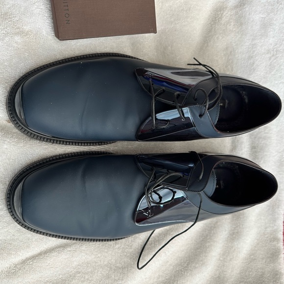 Louis Vuitton shoes used size 10 - Picture 3 of 4